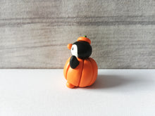 Load image into Gallery viewer, Pumpkin penguin