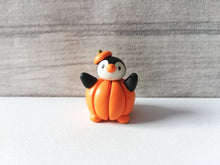 Load image into Gallery viewer, Pumpkin penguin