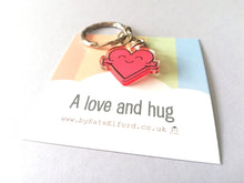 Load image into Gallery viewer, A love and hug keyring