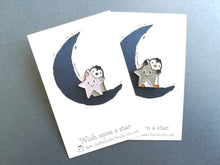 Load image into Gallery viewer, SECONDS Little penguin and sparkly star pin. Small penguin glitter enamel pin.