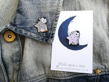 Load image into Gallery viewer, SECONDS Little penguin and sparkly star pin. Small penguin glitter enamel pin.