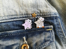 Load image into Gallery viewer, SECONDS Little penguin and sparkly star pin. Small penguin glitter enamel pin.
