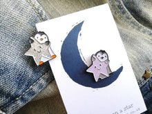 Load image into Gallery viewer, SECONDS Little penguin and sparkly star pin. Small penguin glitter enamel pin.