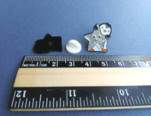 Load image into Gallery viewer, SECONDS Little penguin and sparkly star pin. Small penguin glitter enamel pin.