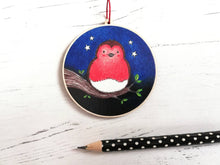 Load image into Gallery viewer, Wooden robin decoration
