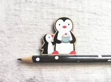 Load image into Gallery viewer, Kitchen penguins and cake magnet