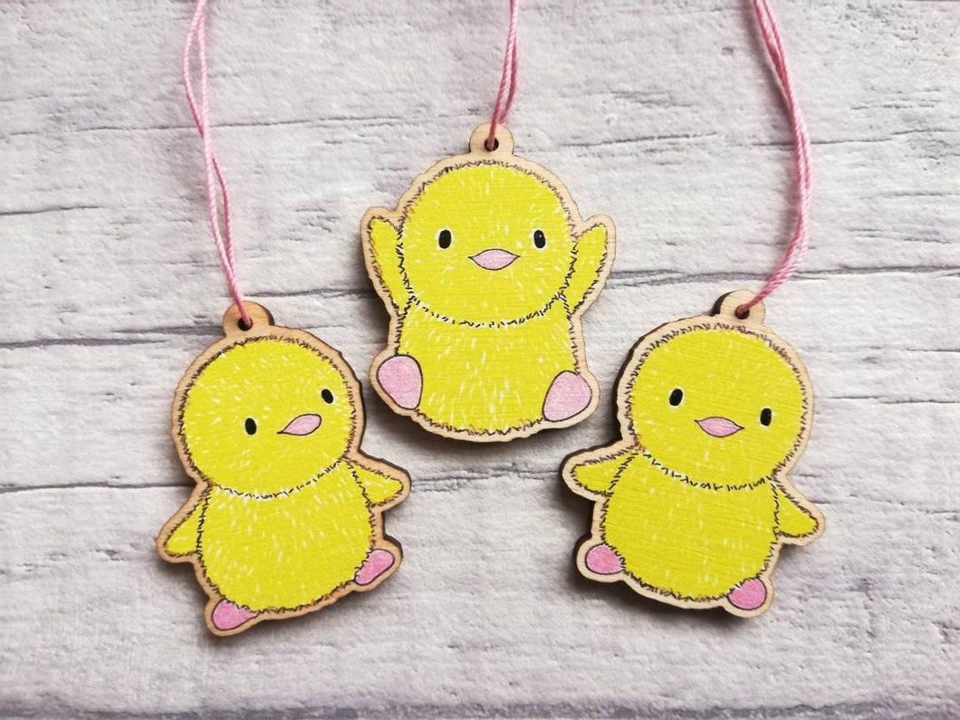 Easter chick decorations. Set of three wooden yellow chicks. Cute wooden Easter tree ornaments. Chick hanger, Easter tags. Eco friendly wood