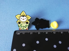 Load image into Gallery viewer, Penguin daffodil enamel pin, Cute Happy Easter gift, penguin spring badge, enamel pins