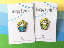Load image into Gallery viewer, Penguin daffodil enamel pin, Cute Happy Easter gift, penguin spring badge, enamel pins