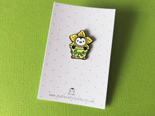 Load image into Gallery viewer, Penguin daffodil enamel pin, Cute spring badge, flower enamel pins
