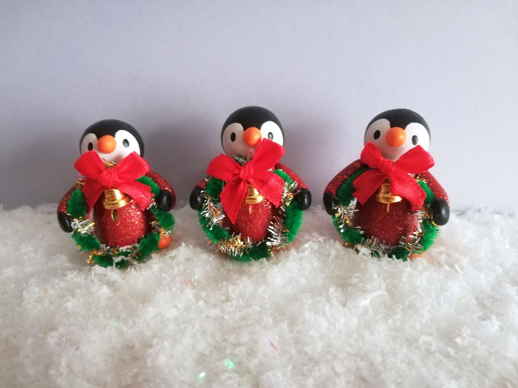 Christmas wreath penguin