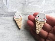 Load image into Gallery viewer, Pottery ice cream hanger
