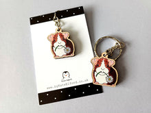 Load image into Gallery viewer, Mini Guinea Pig and Daisy Keyring - Eco Friendly Wood Charm

