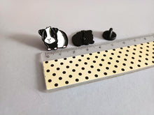 Load image into Gallery viewer, Mini pig enamel pins
