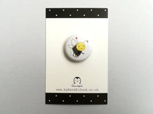 Load image into Gallery viewer, Cute bumble bee badge
