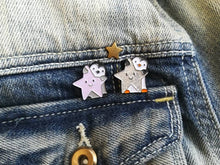 Load image into Gallery viewer, SECONDS Little penguin and sparkly star pin. Small penguin glitter enamel pin.

