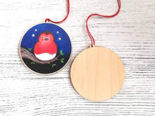 Load image into Gallery viewer, Back and front of a wooden robin ornament
