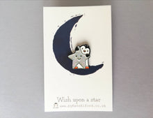 Load image into Gallery viewer, Little penguin and star pin. Penguin glitter enamel pin.
