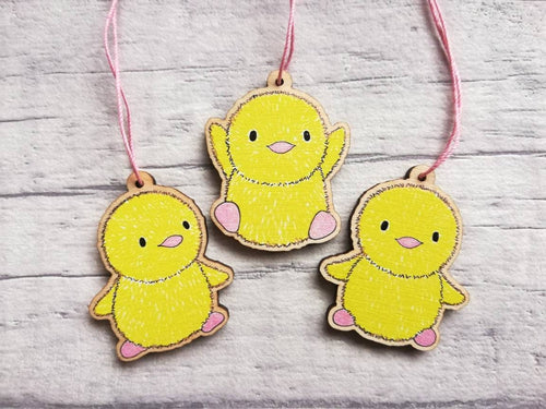 Easter chick decorations. Set of three wooden yellow chicks. Cute wooden Easter tree ornaments. Chick hanger, Easter tags. Eco friendly wood