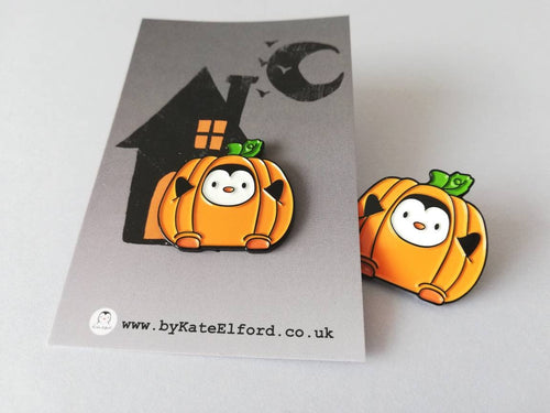 Penguin pumpkin enamel pin, Cute halloween brooch, penguin autumn badge, enamel pins