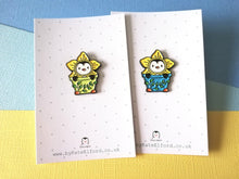 Load image into Gallery viewer, Penguin daffodil enamel pin, Cute spring badge, flower enamel pins
